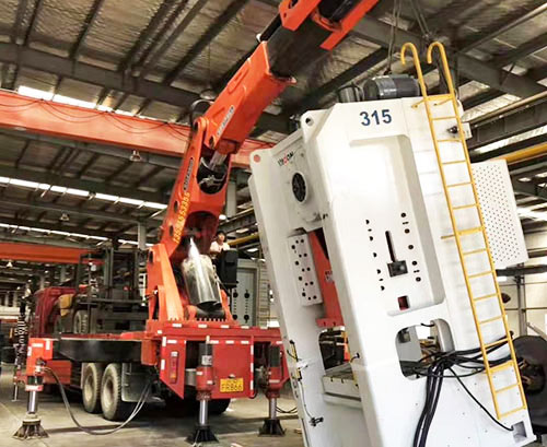 天津附近随车吊出租，轻松解决运输难题