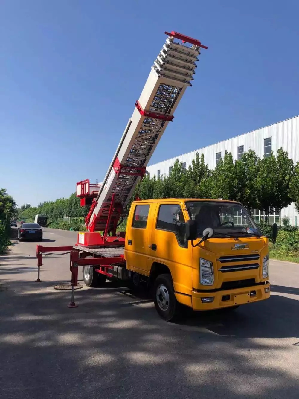 天津附近的云梯车出租服务：轻松解决高空作业需求