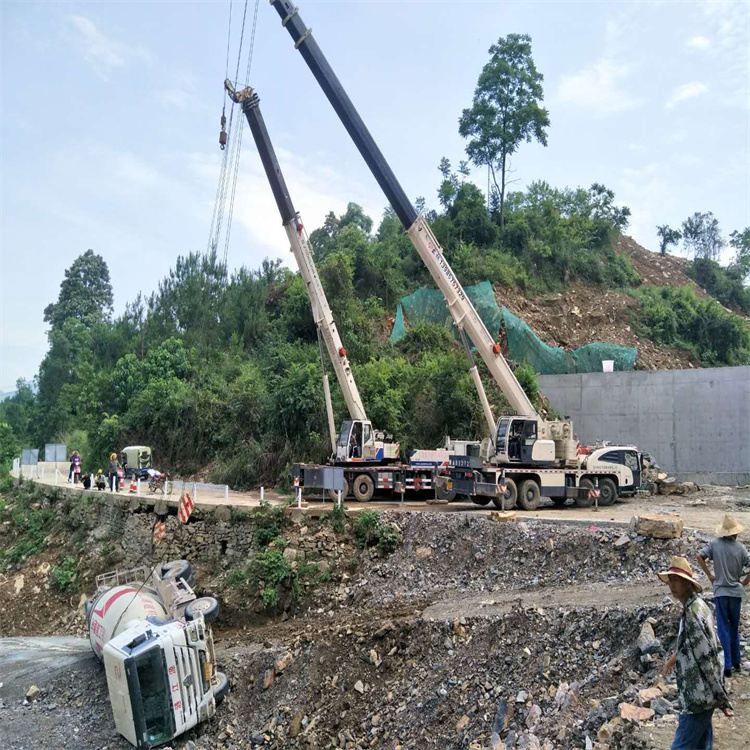 天津汽车掉沟里叫吊车救援要多少钱